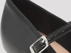 Bloch karaktersko med høj hæl