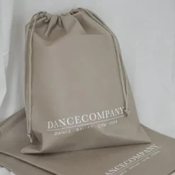 Dancecompany sandfarvet skopose med logo