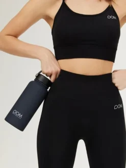 Drop of Mindfulness drikkeflaske 1000 ML mørkeblå