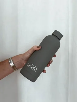 Drop of mindfulness drikkeflaske 500ml mat grå