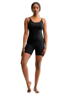 Drop of Mindfulness Izzy rib kort jumpsuit i sort