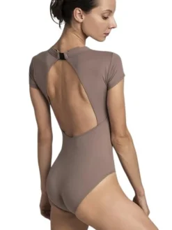 Grishko dragt i coffee med korte ærmer