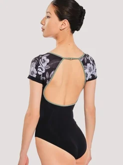 Grishko dragt i sort med korte ærmer og grafisk print