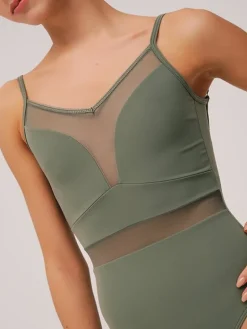 Grishko olivengrøn dragt med mesh udskæringer