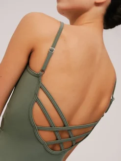 Grishko olivengrøn dragt med mesh udskæringer