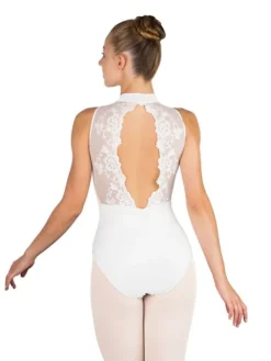 Hvid dragt m. blonde og høj hals fra Ballet Rosa