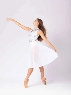 Hvidt langt pull on mesh skørt fra Mara Dancewear