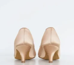 International standardsko med smal hæl