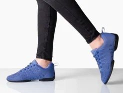 Mellem blå dansesneaker i åndbar strik til damer - Suny
