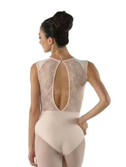 Pudderfarvet dragt m. blonde fra ballet Rosa