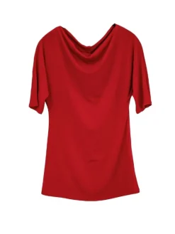 Rød bluse med bådhals og halv lange ærmer