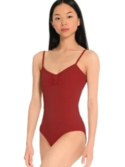 Seré bordeaux dragt m. rynkedetaljer og tynde stropper