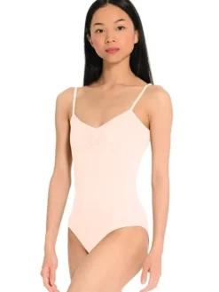 Seré rosa dragt m. rynkedetaljer og justerbare stropper