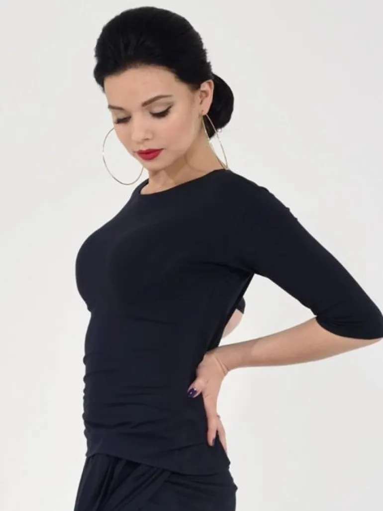 Sort bluse med bådhals og 3/4 lange ærmer