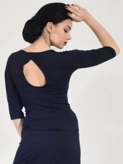 Sort bluse med bådhals og 3/4 lange ærmer