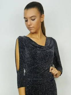 Sort dansebluse med glimmer og flotte ærmer