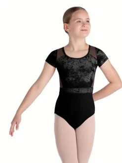 Sort dragt med velour, mesh og flot ryg fra Bloch